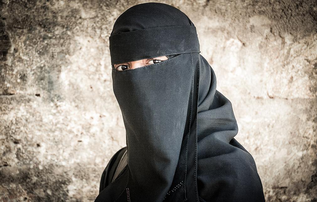 Read more about the article The Burqa Hand
